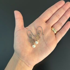 Dangling pearl Earrings